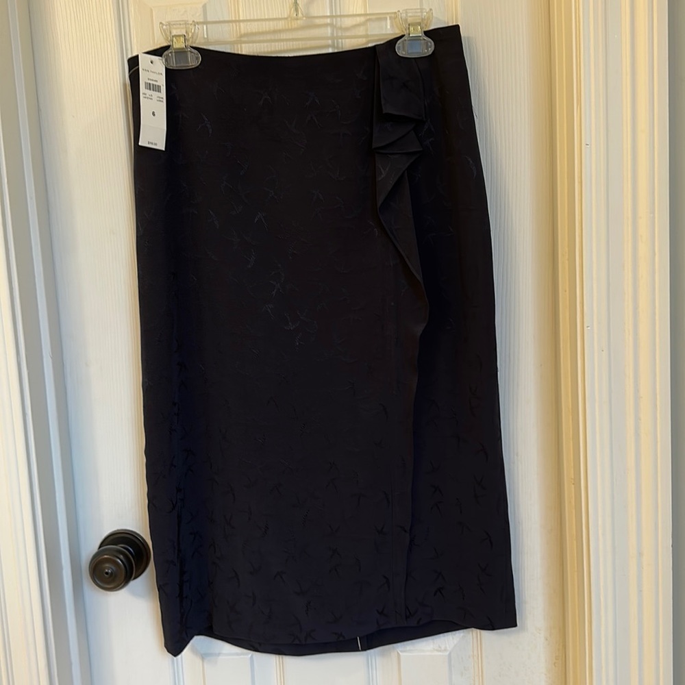 Navy pencil skirt. New with tags. Ann Taylor size 6.